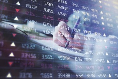 Finansal Forex grafik eller notları arka plan alarak görüntülenir. Araştırma kavramı. Çoklu pozlama