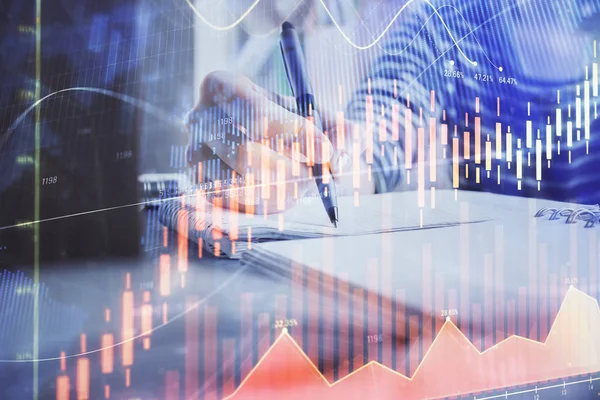 Gráfico de divisas financiera dibujado sobre las manos tomando notas fondo. Concepto de investigación. Doble exposición —  Fotos de Stock