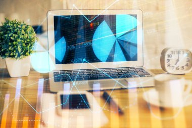 Borsa grafiği ve bilgisayar geçmişi olan tablolar. Çoklu maruz kalma. Mali analiz kavramı.