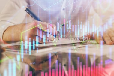 Finansal ticaret grafiği erkek masaüstü arkaplanı ile çifte pozlama.