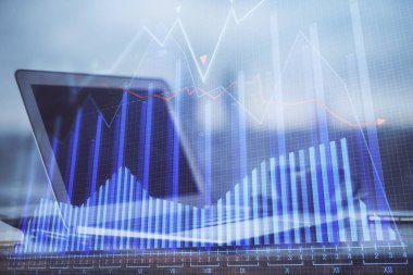 Finansal tablo çizimi ve arka planda bilgisayar olan bir tablo. Çifte maruziyet. Uluslararası pazarlar kavramı.