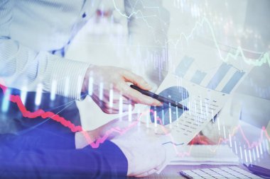 Finansal ticaret grafiği erkek masaüstü arkaplanı ile çifte pozlama.