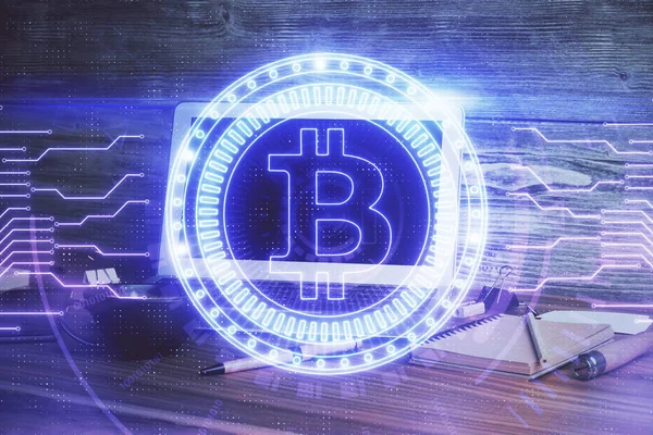 Mehrfachbelichtung des Hologramms und der Tabelle zum Blockchain-Thema mit Computerhintergrund. Konzept der Kryptowährung Bitcoin. — Stockfoto