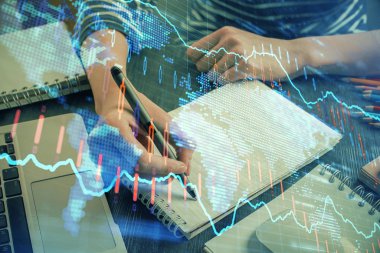 Finansal grafik el notları arka plan alarak üzerinde çizilmiş. Araştırma kavramı. Çift Pozlama