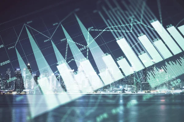 Grafico finanziario su paesaggio urbano notturno con edifici alti sfondo multi esposizione. Concetto di analisi . — Foto Stock