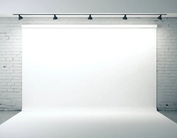 Kamer met blanco poster op wal — Stockfoto