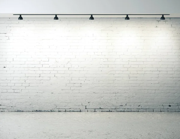 Пустая кирпичная гранж-стена — стоковое фото