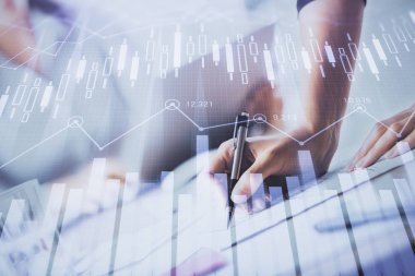Bir kadın eller Not defteri hisse senedi piyasası hakkında bilgi yazma. Ön Forex grafik hologramlar. Araştırma kavramı. Çift Pozlama