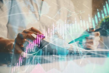 Finansal grafik el notları arka plan alarak üzerinde çizilmiş. Araştırma kavramı. Çoklu pozlama