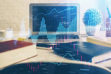 Finansal tablo çizimi ve arka planda bilgisayar olan bir tablo. Çifte maruziyet. Uluslararası pazarlar kavramı.