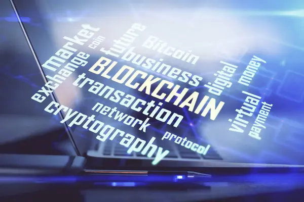 Multi esposizione di ologramma tema blockchain e tabella con sfondo del computer. Concetto di Bitcoin valuta crypto. — Foto Stock