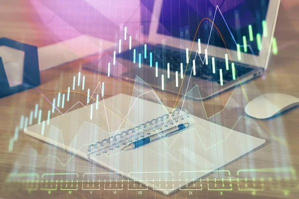 Doble exposición del gráfico de divisas y el espacio de trabajo con el ordenador. Concepto de comercio internacional en línea. —  Fotos de Stock