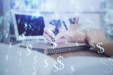 Finansal grafik WOMANS el notları arka plan alarak görüntülenir. Araştırma kavramı. Çift Pozlama