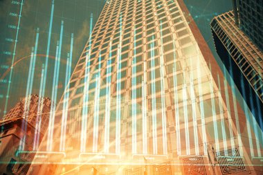 Yüksek binaların arka planında çoklu pozlama olan eski şehir haritası. Finansal araştırma kavramı.