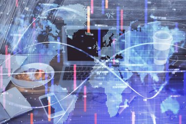 İş teması simgelerinin çoklu pozlandırılması ve bilgisayar geçmişi olan çalışma alanı. Başarı kavramı.