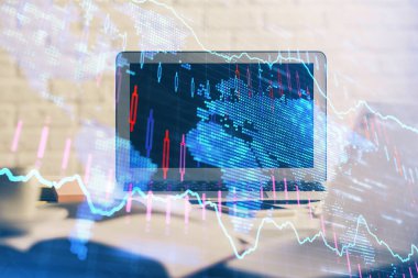 Arka planda eski pazar grafik hologramı ve kişisel bilgisayar var. Çoklu maruz kalma. Yatırım kavramı.