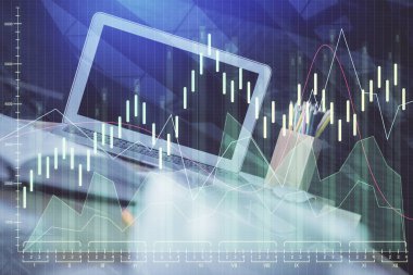 Grafik ve finansal bilgilere ve bilgisayar geçmişi olan çalışma alanına çoklu maruz kalma. Uluslararası çevrimiçi ticaret kavramı.