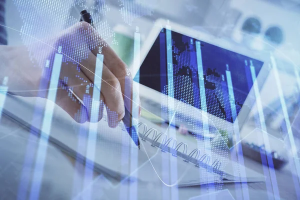 Gráfico de divisas financiera dibujado sobre las manos tomando notas fondo. Concepto de investigación. Exposición múltiple —  Fotos de Stock