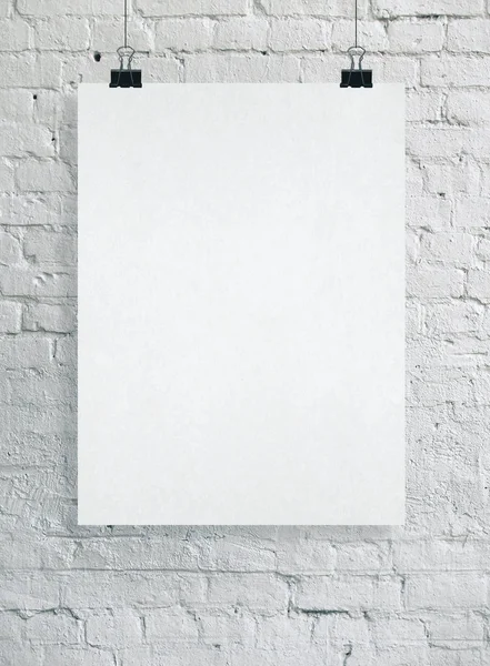 Cartel blanco en blanco en la pared . — Foto de Stock