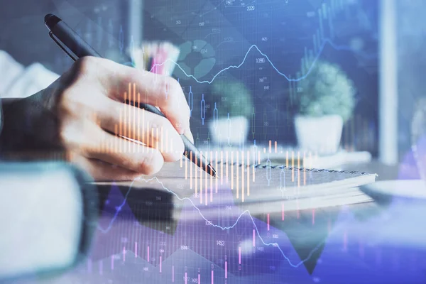 Gráficos de divisas financieras que se muestran en las mujeres mano tomando notas de fondo. Concepto de investigación. Doble exposición —  Fotos de Stock