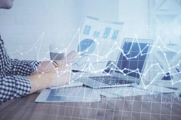 Multi exposure van financiële grafiek met man werkt in Office op de achtergrond. Concept van analyse. — Stockfoto