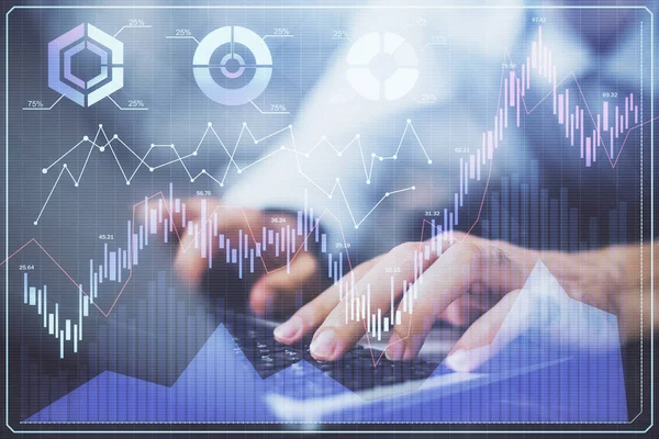 Gráfico de Forex con hombre de negocios escribiendo en la computadora en la oficina en segundo plano. Concepto de análisis. Doble exposición . — Foto de Stock