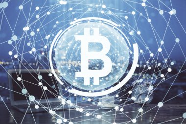 Blockchain temalı holograma ve bilgisayar arkaplanlı masaya çoklu maruz kalma. Bitcoin şifreleme para birimi kavramı.