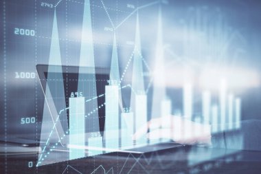 Arka planda bilgisayar üzerinde çalışan bir adamla birlikte çok sayıda piyasa haritasına maruz kaldık. Mali analiz kavramı.