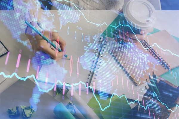 Gráfico de divisas financieras que se muestran en las manos tomando notas de fondo. Concepto de investigación. Exposición múltiple —  Fotos de Stock