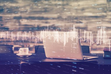 Arka planda eski pazar grafik hologramı ve kişisel bilgisayar var. Çoklu maruz kalma. Yatırım kavramı.