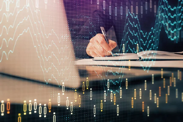 Doppelbelichtung des Geschäftsmannes mit Laptop und Börsenforex-Chart. — Stockfoto