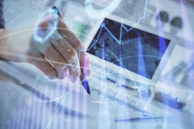 Finansal Forex grafiği el notları arka plan alarak çizilmiş. Araştırma kavramı. Çoklu pozlama