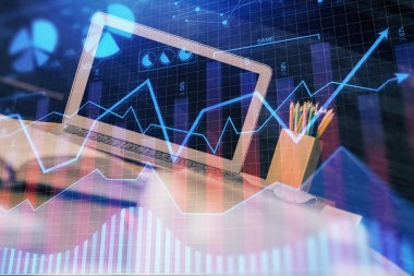 Finansal grafik renkli çizimler ve arka planda bilgisayar olan tablolar. Çifte maruziyet. Uluslararası pazarlar kavramı.