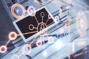 Sosyal ağ tema simgesi olan masaüstü bilgisayarı. Çoklu maruz kalma. Uluslararası bağlantılar kavramı.