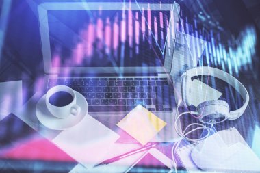 Borsa grafiği ve bilgisayar geçmişi olan tablolar. Çoklu maruz kalma. Mali analiz kavramı.