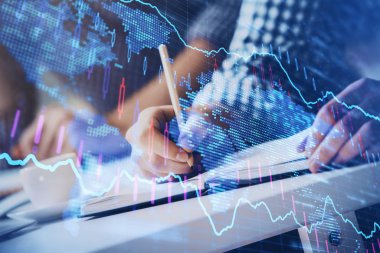 İki adamın hisse senedi piyasası grafiğiyle yatırım planladığı çok sayıda olay.