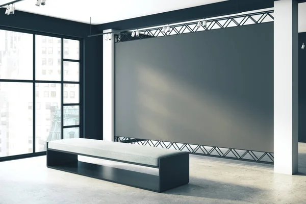 Moderne Ausstellungshalle mit leerer Wand — Stockfoto
