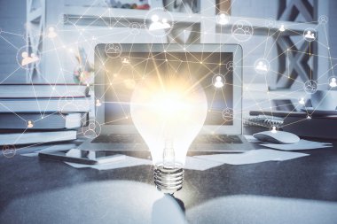 Sosyal ağ tema simgesi olan masaüstü bilgisayarı. Çoklu maruz kalma. Uluslararası bağlantılar kavramı.