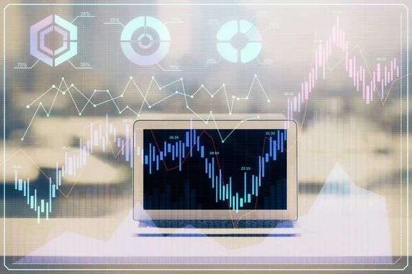 Holograma gráfico del mercado de valores dibujado en el fondo del ordenador personal. Doble exposición. Concepto de inversión. — Foto de Stock