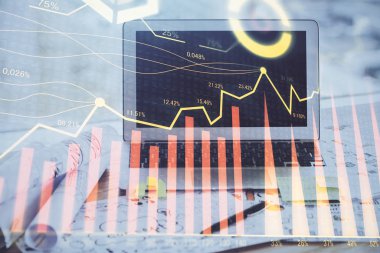 Kişisel bilgisayar arkaplanına çizilmiş borsa hologramı. Çifte maruziyet. Yatırım kavramı.