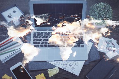 İş teması simgelerinin çoklu pozlandırılması ve bilgisayar geçmişi olan çalışma alanı. Başarı kavramı.