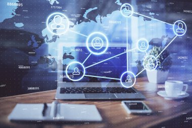 Sosyal ağ tema simgesi olan masaüstü bilgisayarı. Çoklu maruz kalma. Uluslararası bağlantılar kavramı.