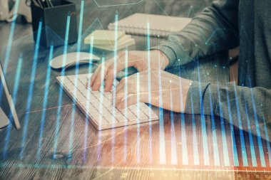 Adam ile mali grafik multi pozlama arka planda ofiste çalışır. Analiz kavramı.