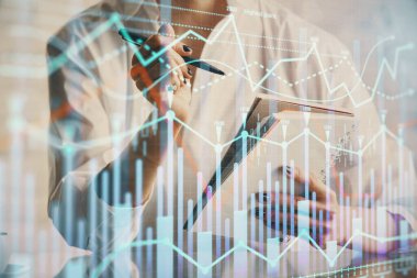 Finansal grafik el notları arka plan alarak üzerinde çizilmiş. Araştırma kavramı. Çoklu pozlama