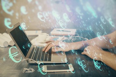 Arka planda bilgisayarla çalışan bir adamla iki kez ön x çizelgesine maruz kaldık. Pazar analizi kavramı.