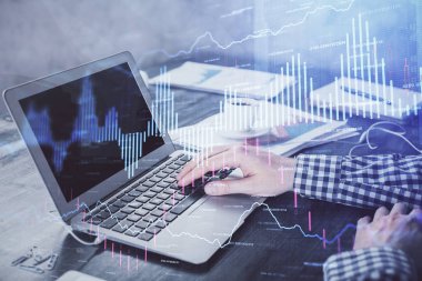 Arka planda bilgisayarla çalışan bir adamla iki kez ön x çizelgesine maruz kaldık. Pazar analizi kavramı.