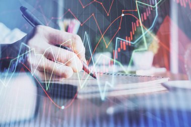 Finansal Forex çizelgeleri kadınların el notları arka plan alarak görüntülenir. Araştırma kavramı. Çift Pozlama