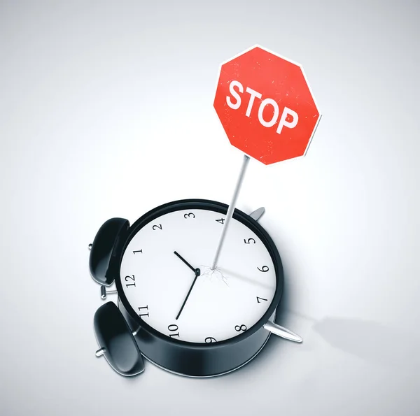 Stoppschild und Uhr — Stockfoto