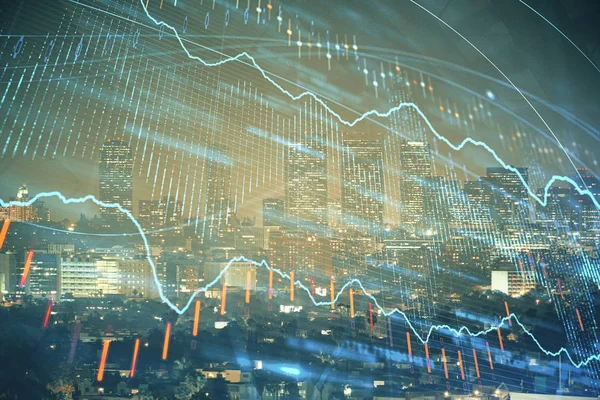 Gráfico financiero sobre paisaje nocturno de la ciudad con edificios altos de fondo multi exposición. Concepto de análisis . —  Fotos de Stock