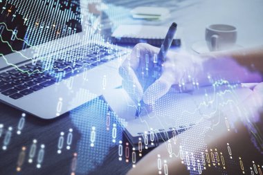 Forex tablosu WOMANS el notları arka plan alarak görüntülenir. Araştırma kavramı. Çoklu pozlama
